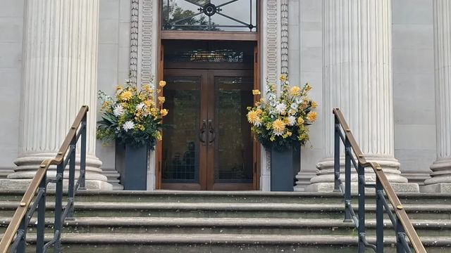 Dua Lipa s-a căsătorit la Londra, mirele a izbucnit în lacrimi. Urmează o petrecere de trei zile în Sicilia