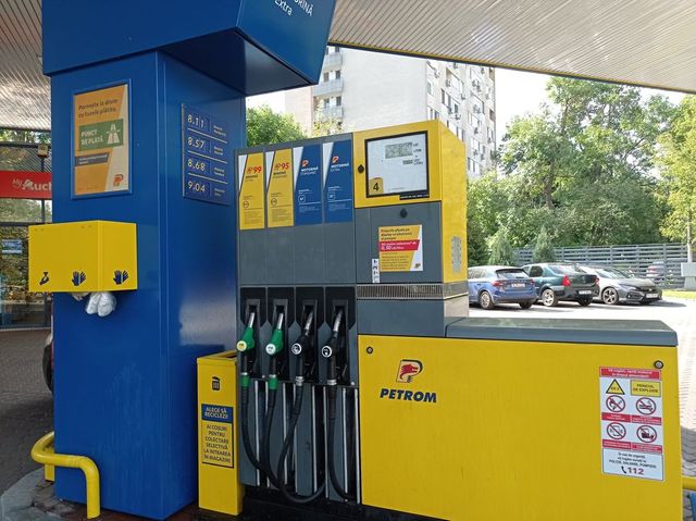 Prețul la benzină a scăzut sub 8 lei pe litru la trei săptămâni după OUG privind compensarea cu 50 de bani