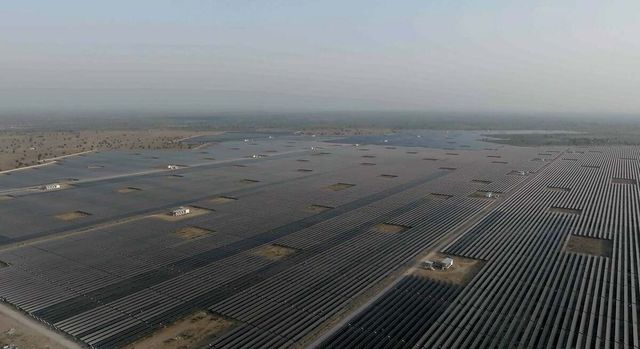 Acciona Energía pone en marcha su mayor planta fotovoltaica en India, de 412 MWp,
