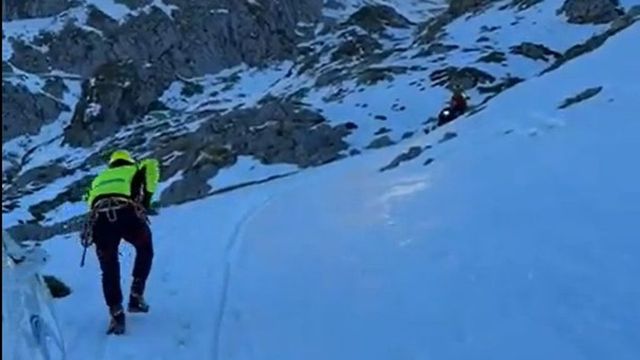 Retoman la búsqueda del montañero leonés perdido en Picos de Europa