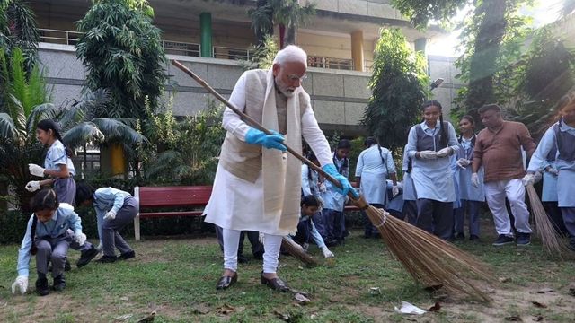 Mandaviya leads beach cleanliness drive to mark 10 yrs of Swachhta campaign