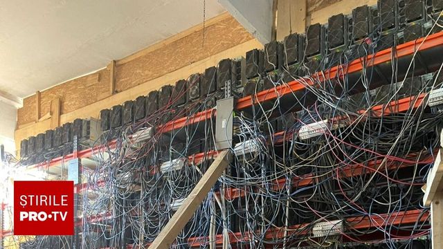 Fermă ilegală de criptomonede, găsită într-o clădire părăsită. Folosea sute de echipamente și consuma energie cât o firmă mare