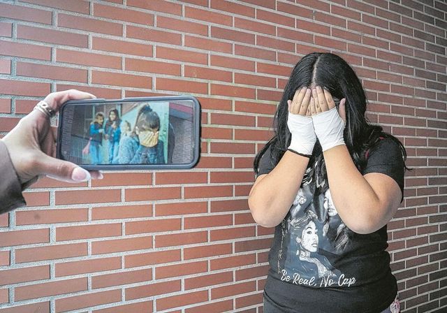 «Mientras unos me agarraban y se reían, otros me rajaban con un cúter»
