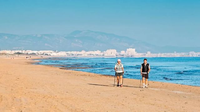 Cuatro personas mueren ahogadas, entre ellas dos menores, en una playa de Oliva