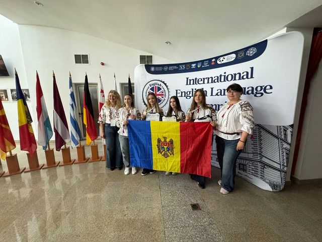 Bronz și trei mențiuni de onoare pentru elevii Moldovei la Olimpiada Internațională de Limba Engleză