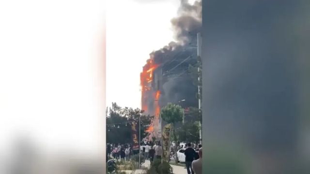 Iran, incendio in un centro commerciale: 11 morti e 41 feriti