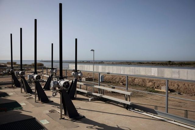 Cataluña instalará una desalinizadora flotante en el puerto de Barcelona por la sequía