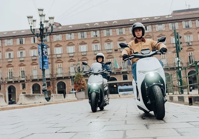 Radiografía de la moto en España: Disminuyen las barreras a las eléctricas y crece la intención de compra