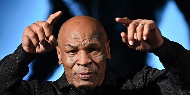 Paura per Mike Tyson, colpito da ulcera su un aereo