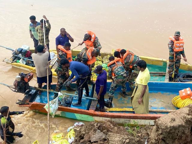 Gabion baskets to help Army team plug third breach point at Budameru in Vijayawada