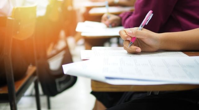 Mai mulți elevi din colegii au astăzi examen
