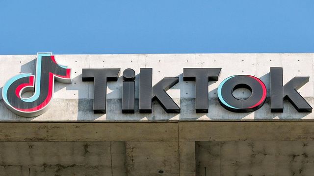 App TikTok oscurata negli Stati Uniti, messaggio agli utenti: “Per fortuna arriva Trump”