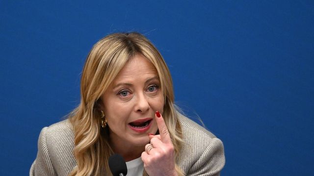 Bekérették a római orosz nagykövetet, mert az orosz tévében idiótának és fasisztának nevezték Giorgia Melonit