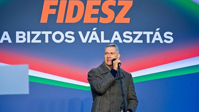 Lázár János beül a parlamentbe, beszélt a terveiről is