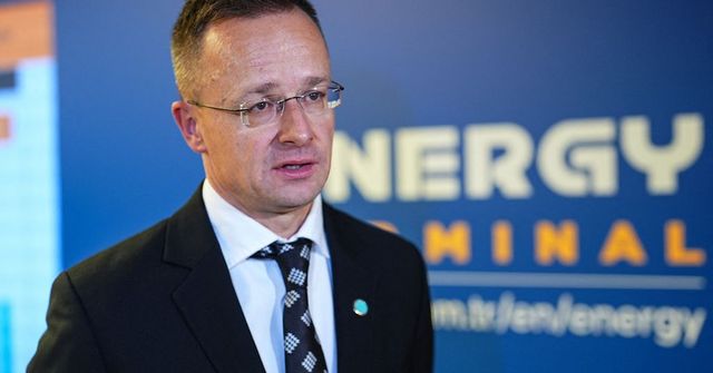 Előkerült Szijjártó Péter, a külügyminisztériumnál fotózták le