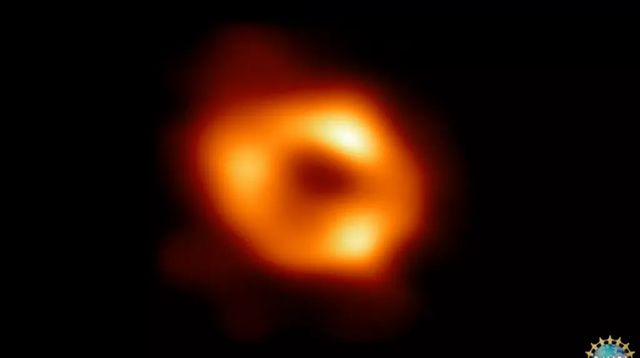 Prima imagine care dovedește prezența unei găuri negre super-masive în centrul galaxiei noastre