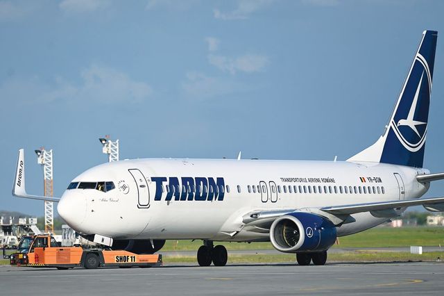 Cum arată la interior avionul „Mircea Lucescu”, primul Boeing 737 Max din estul Europei