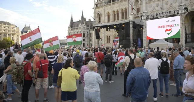 Kormányellenes tüntetést tartottak a Kossuth téren