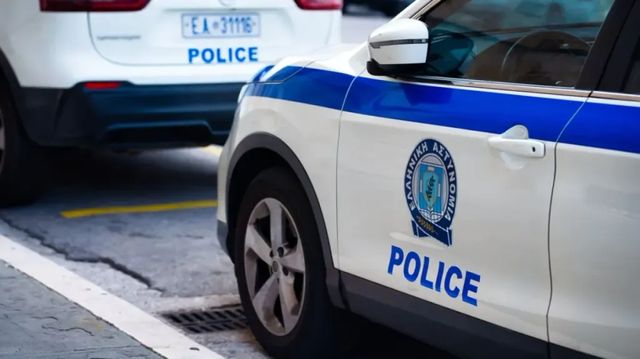 Un bărbat în vârstă a deschis focul în două locuri din Atena și a rănit patru persoane