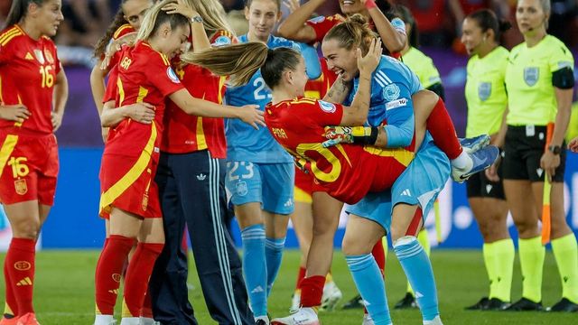 La final de la Eurocopa femenina, en pantalla gigante en la plaza de España