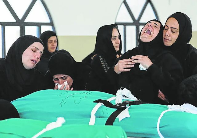 Israel mantiene los ataques a la espera de negociar este martes una tregua con Líbano