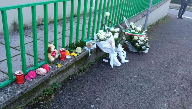 Bimbo morto all'asilo, notificati cinque avvisi di garanzia