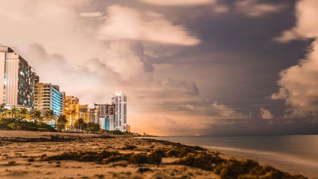 Életveszélyes hurrikán tart Florida felé