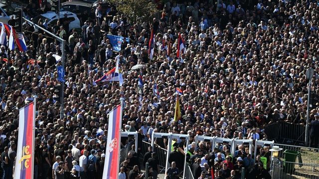 Folla si raduna a Belgrado per i funerali di Ratko Mladic