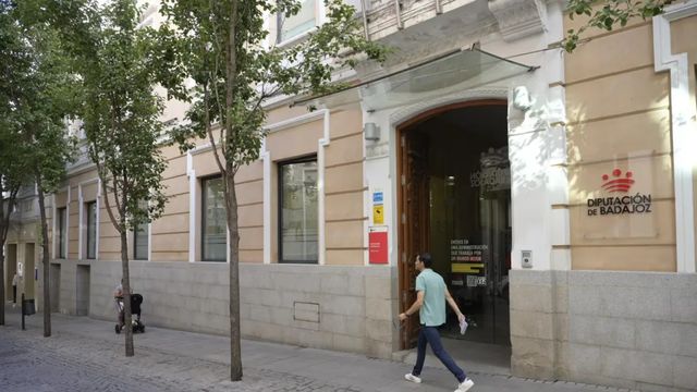 La UCO regresa a la diputación de Badajoz en busca de más correos del hermano de Sánchez