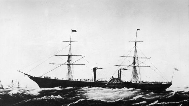 Ирански военен кораб потъва край Шри Ланка