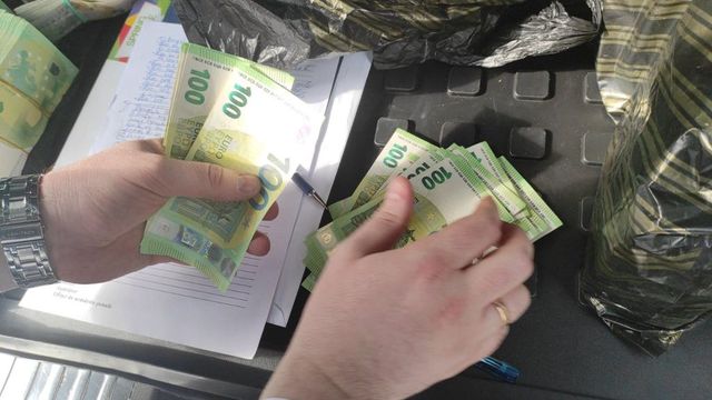 Polițiștii au efectuat opt percheziții în Chișinău, Ialoveni și Cimișlia, într-un dosar de corupere electorală
