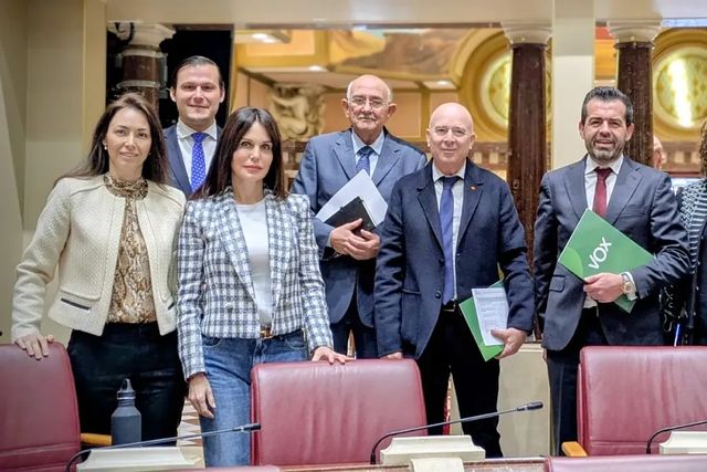 Otra diputada de Vox en Murcia se va al Grupo Mixto y deja al partido sin capacidad de bloqueo en el Parlamento regional