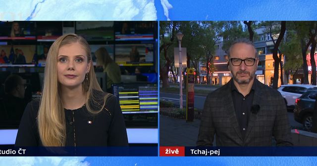 Novináři ČT vysílají v černém