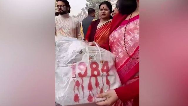 Watch: BJP gifts a tote bag to Priyanka Gandhi with '1984' printed on it