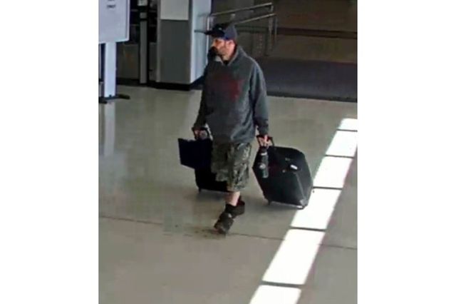 Bărbat arestat după ce a plasat un dispozitiv exploziv și o butelie cu butan în valiza sa, pe un aeroport din SUA