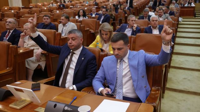 Propunerea legislativă pentru eliminarea pensiilor speciale ale aleșilor locali, în dezbatere la Camera Deputaților