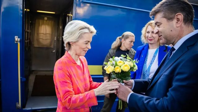 Von der Leyen presenta a Zelenski la ayuda europea para que Ucrania haga frente al invierno