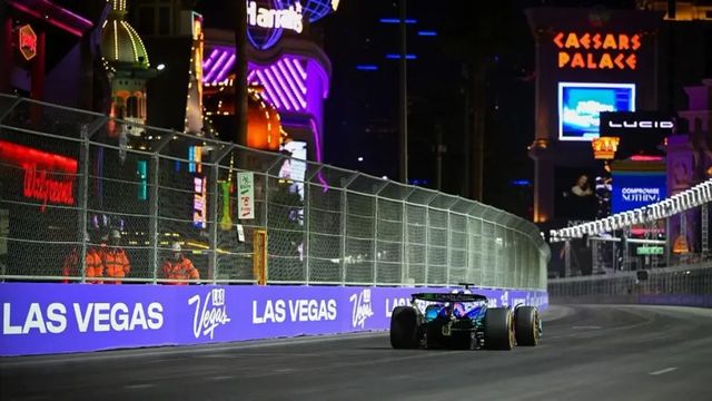 Lewis Hamilton az edzésmenő Las Vegasban