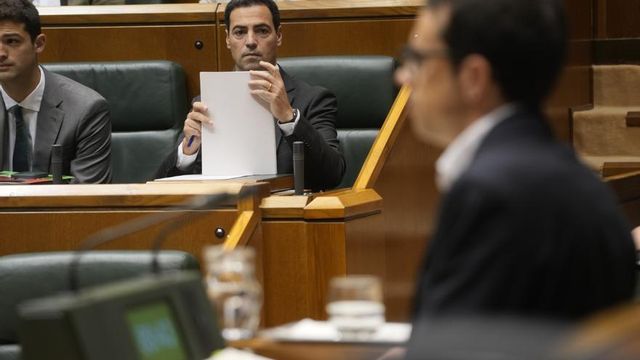 El pleno de investidura en el Parlamento Vasco, en imágenes