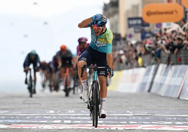 Ballerini, el sprinter que mejor evita el peligro en Nápoles