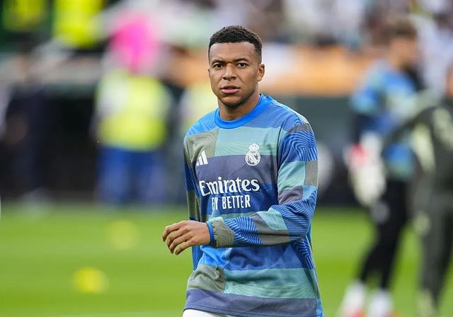 Mbappé pasa de mesías a villano
