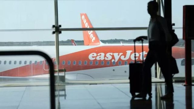 Malpensa, principio di incendio su un aereo Easyjet: passeggeri evacuati con gli scivoli