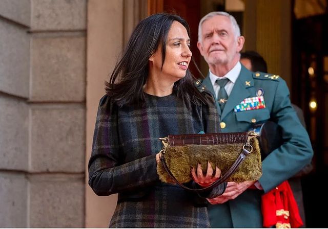 Expedientes, notas, reuniones y 'listas negras' acorralan a la directora de la Guardia Civil y a su DAO por las coacciones a la UCO