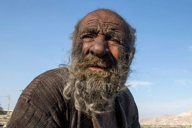 „Cel mai murdar om din lume” a murit la 94 de ani, la câteva luni după prima baie