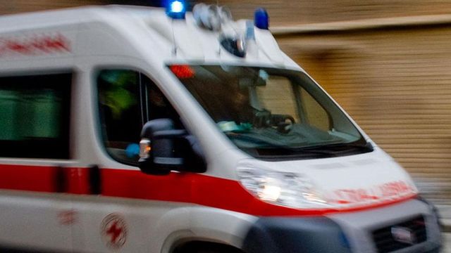 Donna cade dal balcone e muore a Marsala, fermato il figlio