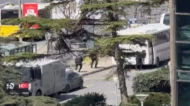 Trei oameni au murit într-un schimb de focuri lângă consulatul Israelului din Istanbul