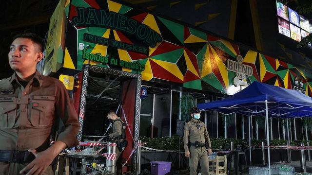 Cel puțin 27 de persoane au murit în urma unui incendiu într-un bar din Bangkok