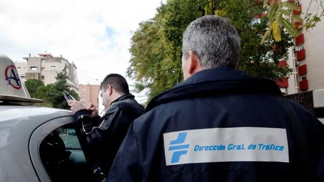 Las autoescuelas, en contra de que un tutor no profesional pueda enseñar a conducir