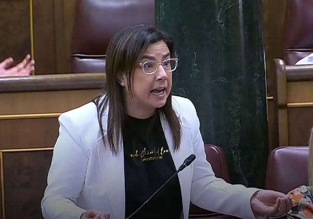Expulsan del Congreso a una diputada del PP por mostrar un espray de gas pimienta