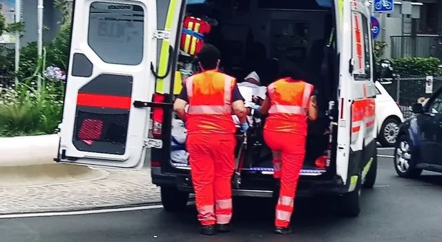 Catanzaro: si lancia dal balcone con i figli, tre morti